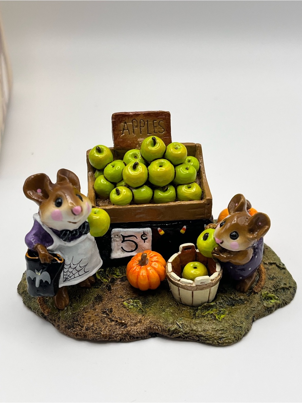 1992 very Rare M-187a Wee Forest Folk Halloween version collectable
